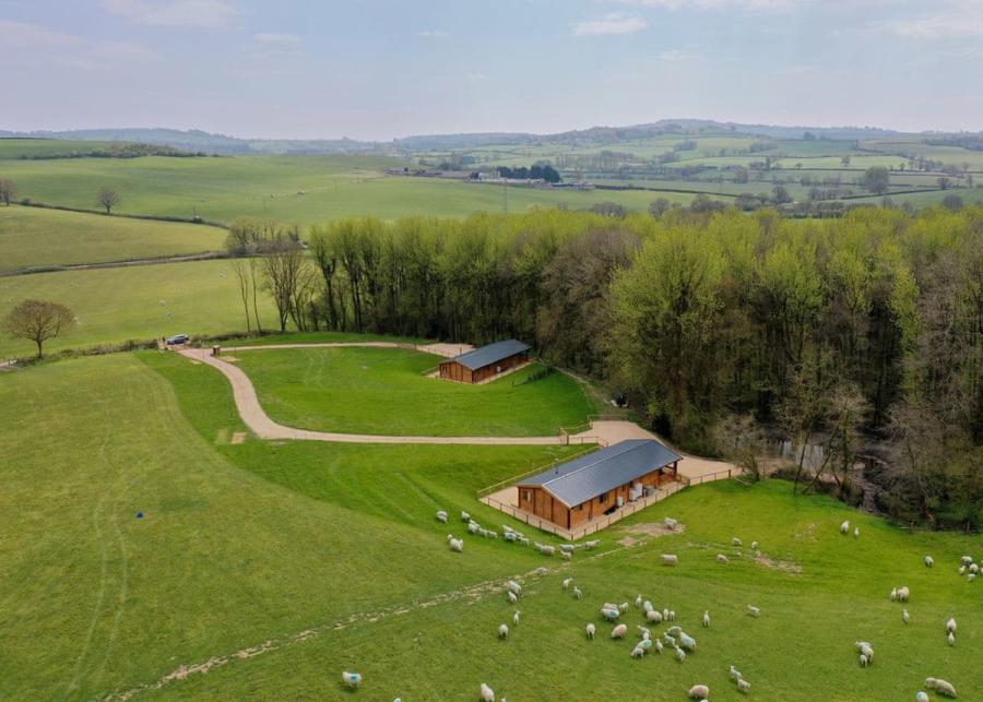 peckmoor farm lodges in crewkerne