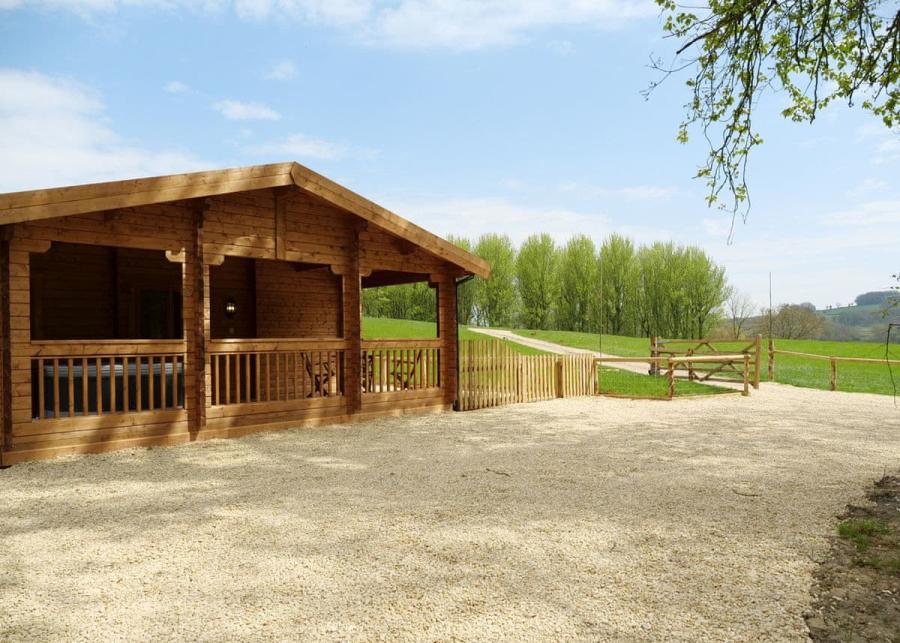 peckmoor farm lodges in crewkerne