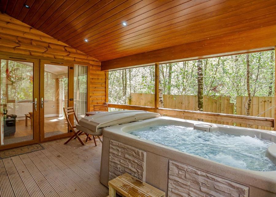 private hot tub breaks at quarry walk lodges near cheadle