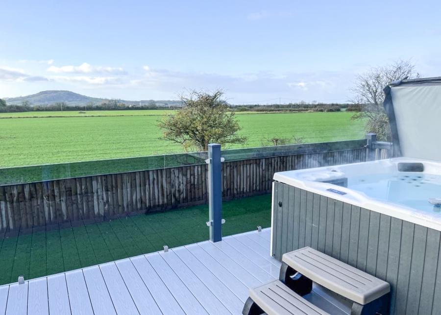 hot tub breaks at rookery manor lodges near weston-super-mare