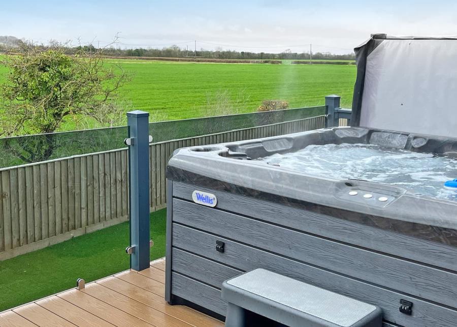 private hot tubs at rookery manor lodges