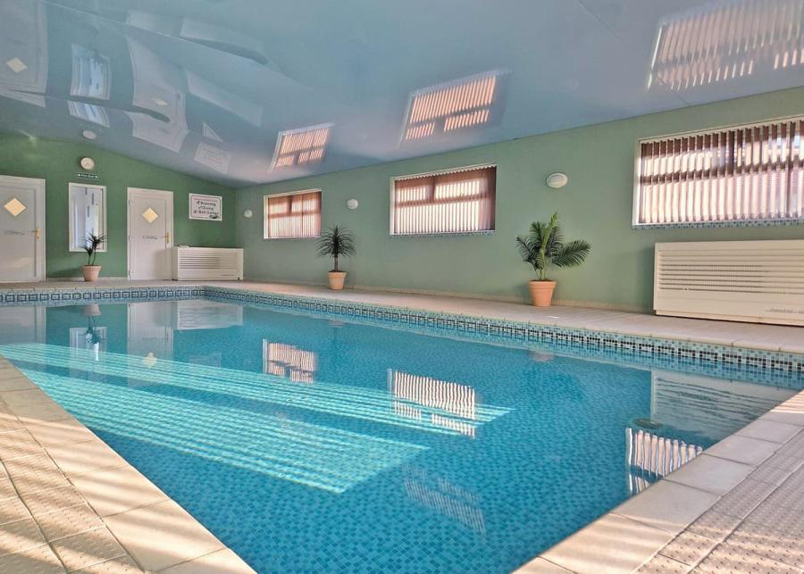 indoor pool at silver trees holiday park near Rugeley
