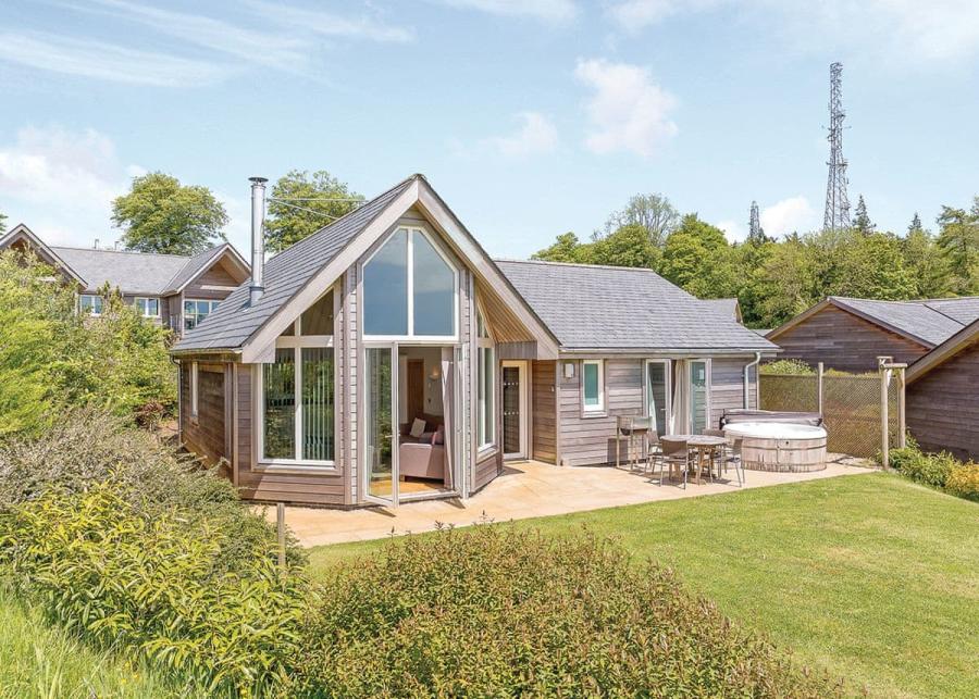 lodges at swandown lodges in chard