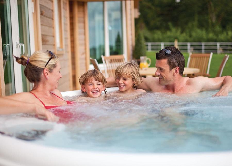 holt tub breaks at swandown lodges in chard