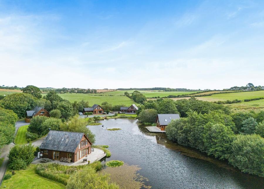 anglesey lakeside lodges