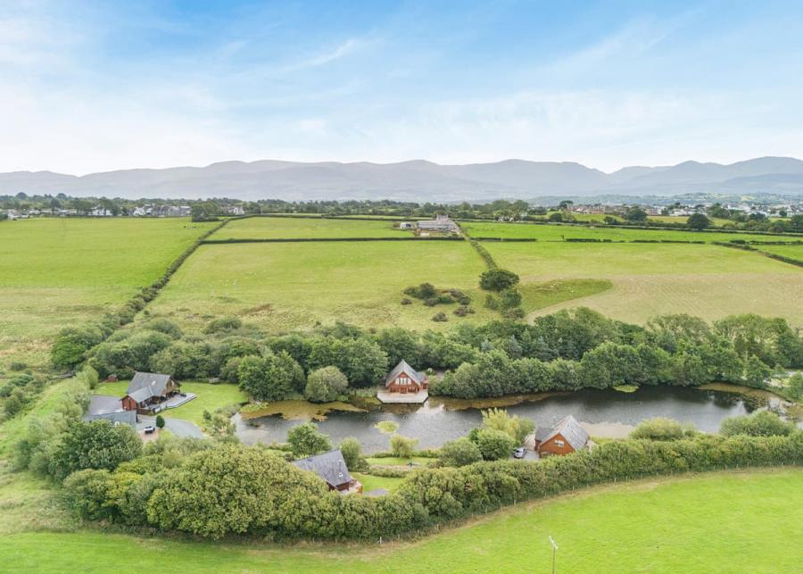 lodge breaks at anglesey lakeside lodges