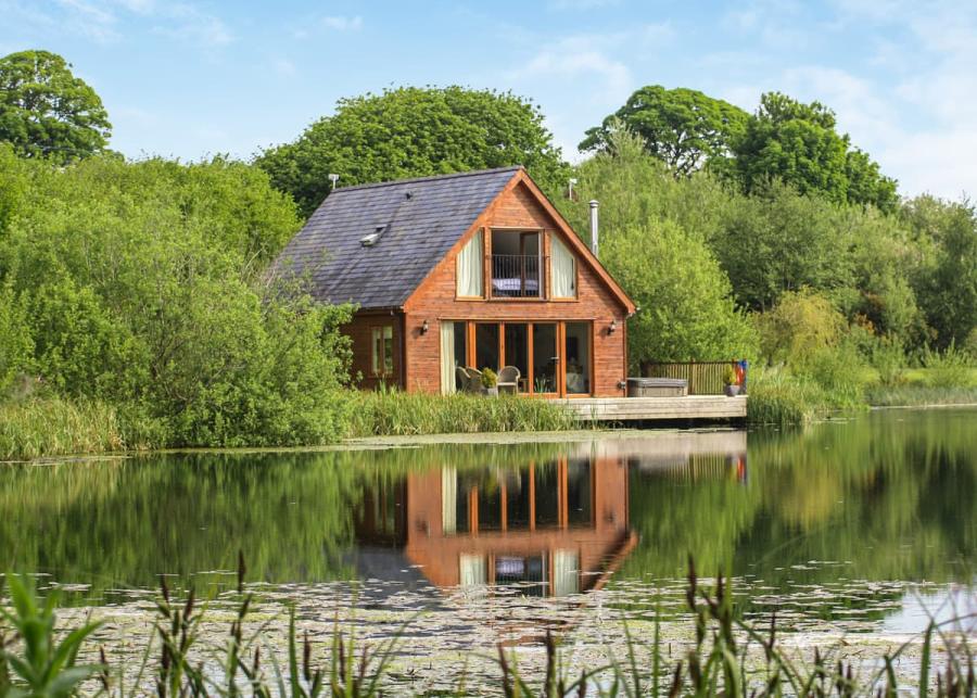 anglesey lakeside lodges in anglesy
