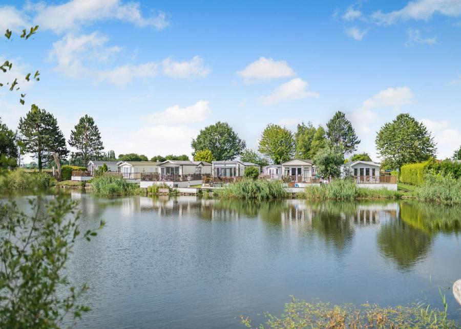 lake at cawood country park in yorkshire