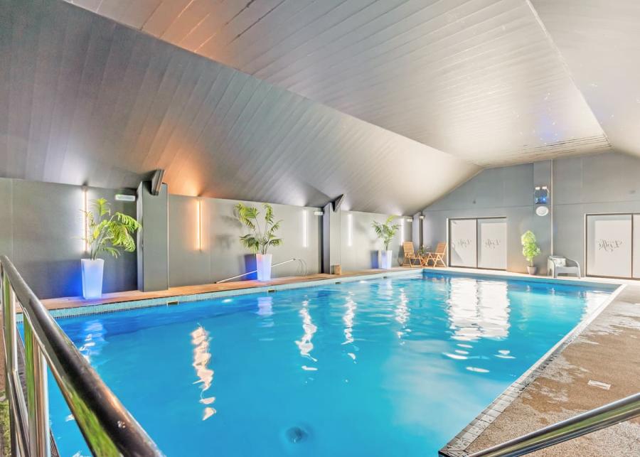 swimming pool at cenarth falls resort