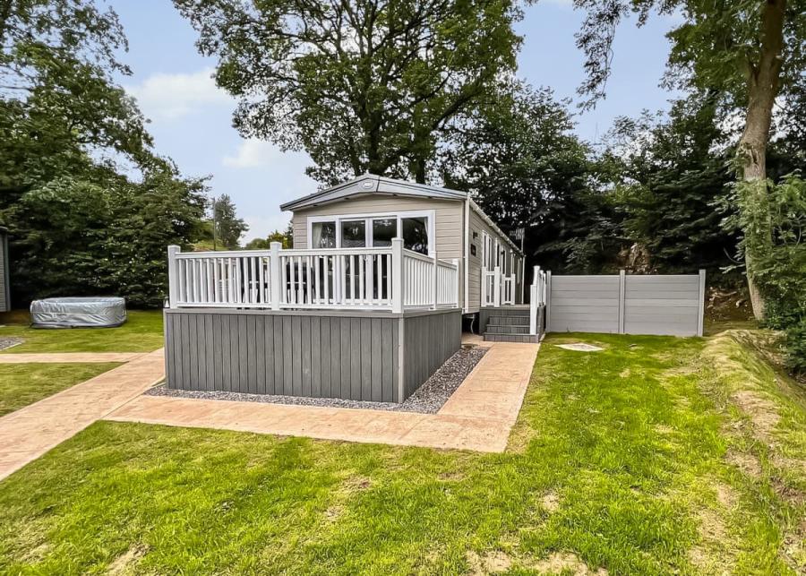 outdoor decking at clwydian view at parcfarm in mold