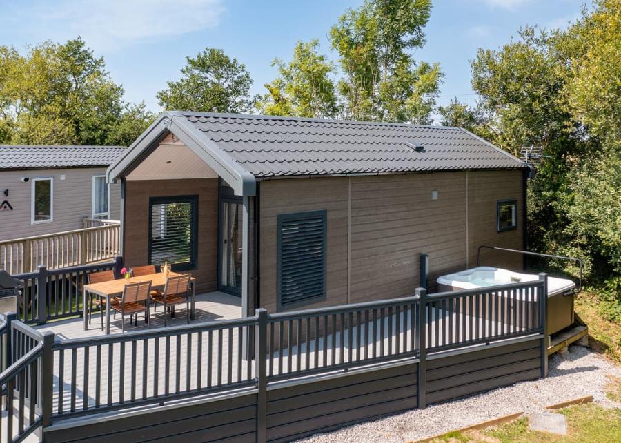 lodges with hot tubs at croft country park near narberth 
