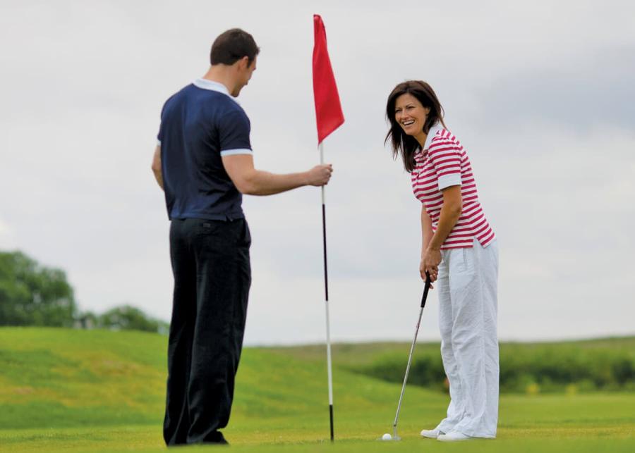golf at dacre lakeside park in driffield