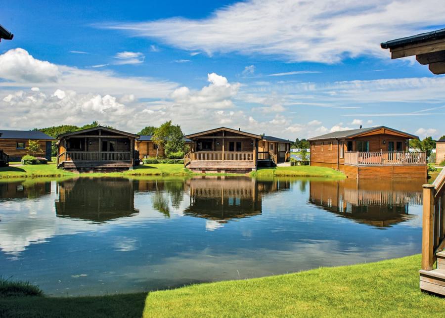 lodge breaks at dacre lakeside park in driffield