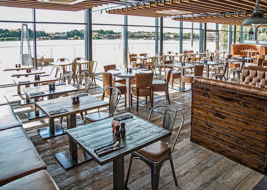 bar and restaurant at dacre lakeside park in driffield