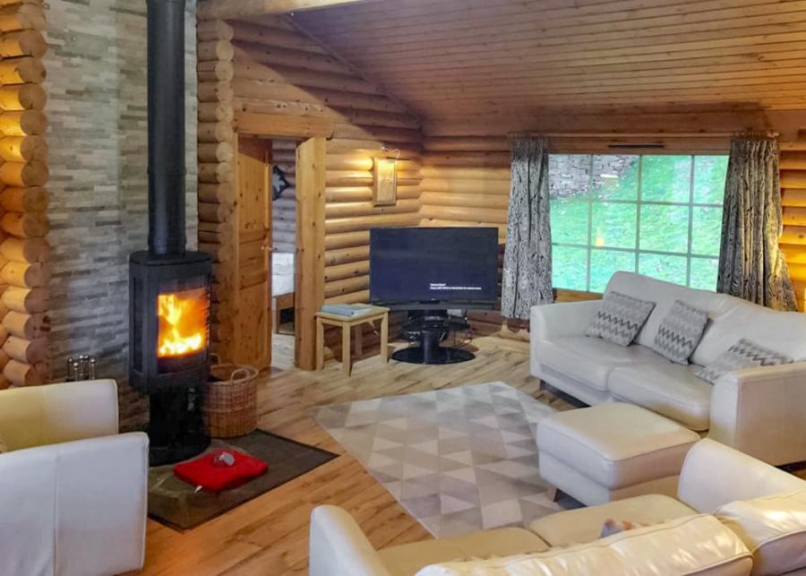 cosy lounge at faweather grange lodges in bingley 