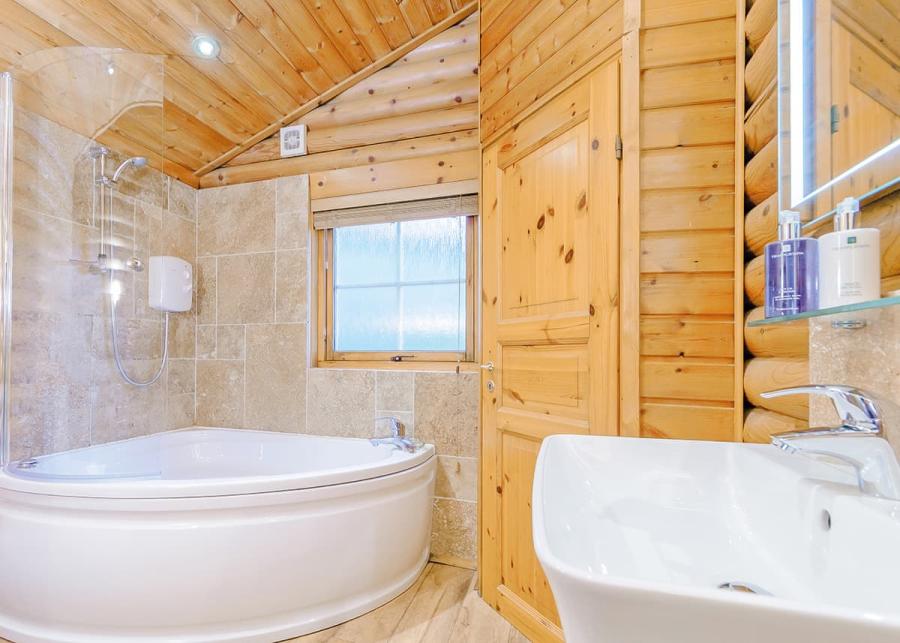 bathroom at faweather grange lodges in bingley