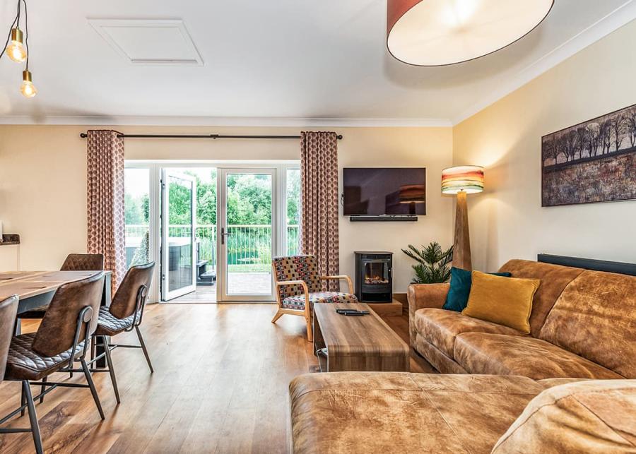 flaxton meadows luxury lodges 