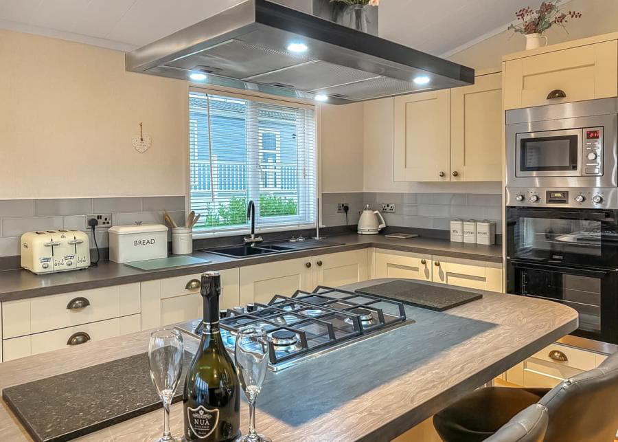 luxury lodges at florence springs lakeside lodges in tenby 