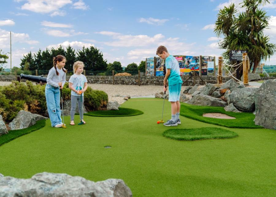 crazy golf at florence springs lakeside lodges 
