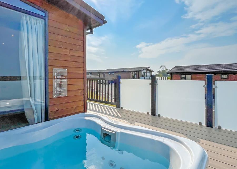 private hot tubs at folly farm holiday park in kilgetty