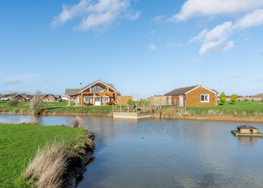 fishing lakes at hornsea lakeside lodges in hornsea