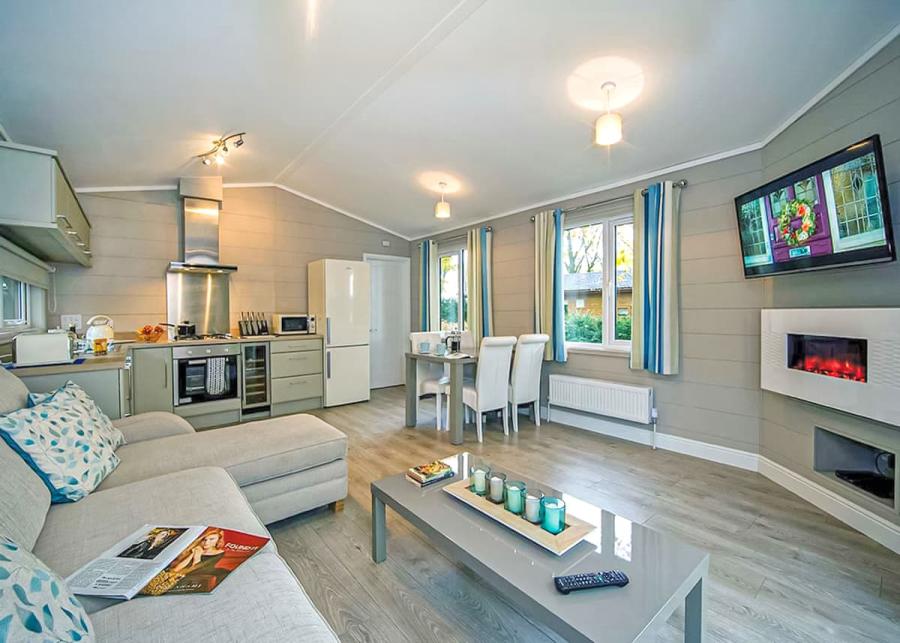 open plan living in a lodge at jamies cragg holiday park in york