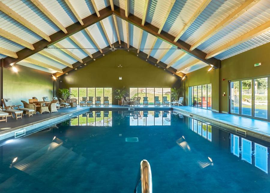 swimming pool at love2stay mid wales in powys