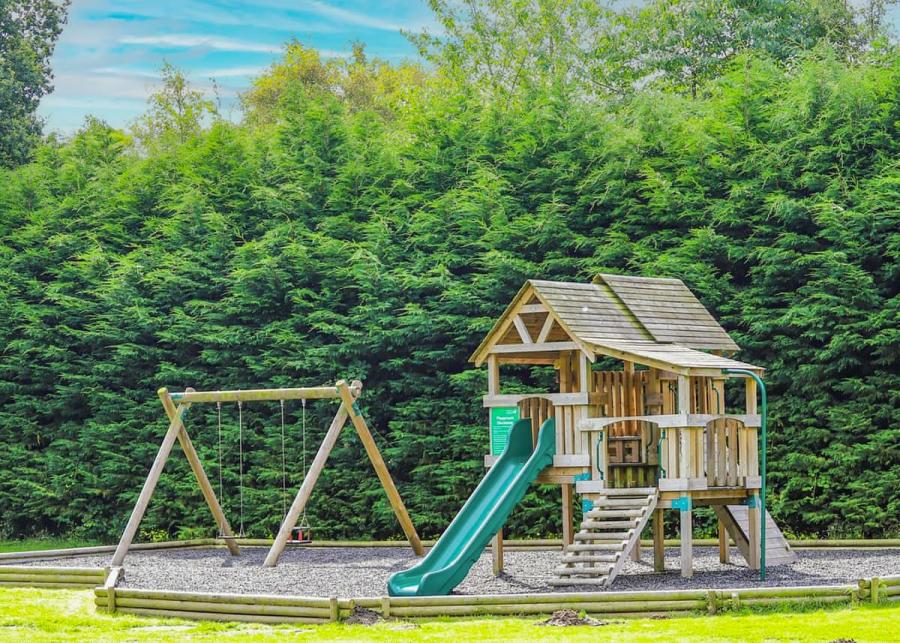 playground at paradise lakeside lodges in york