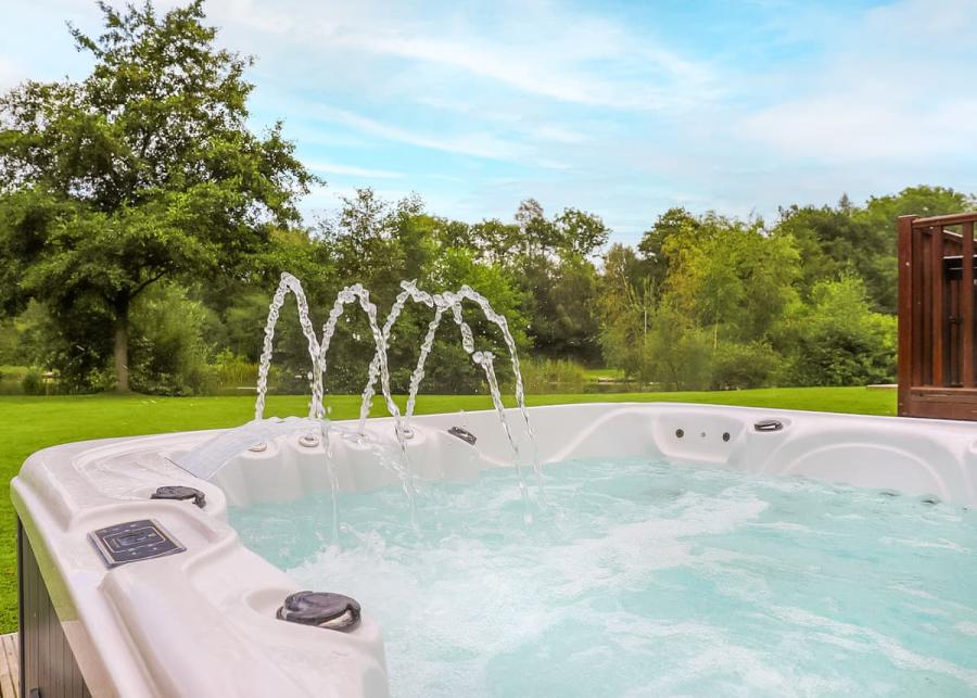 hot tub breaks at paradise lakeside lodges in yorkshire