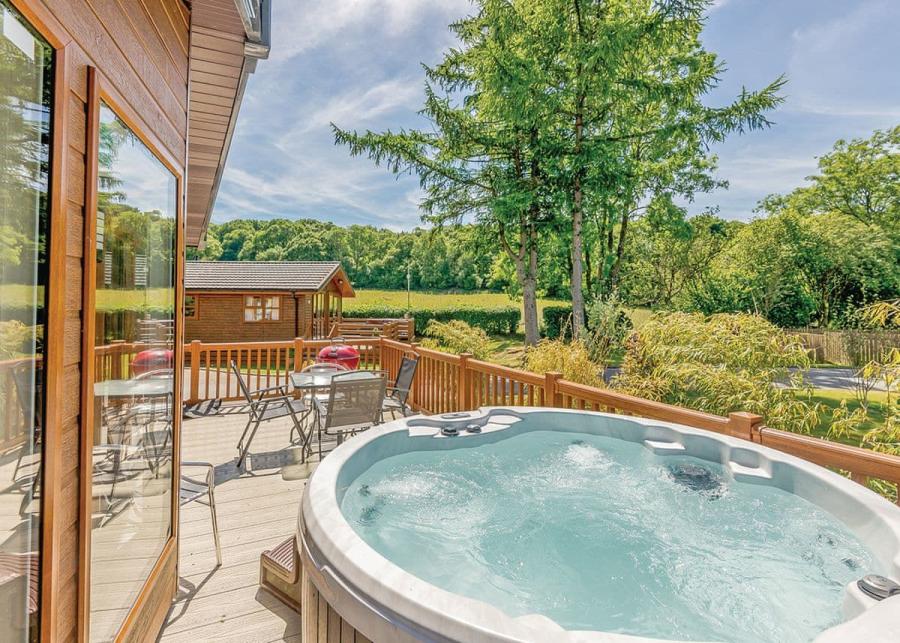private hot tubs in lodges at pen-y-garth lodges in bala
