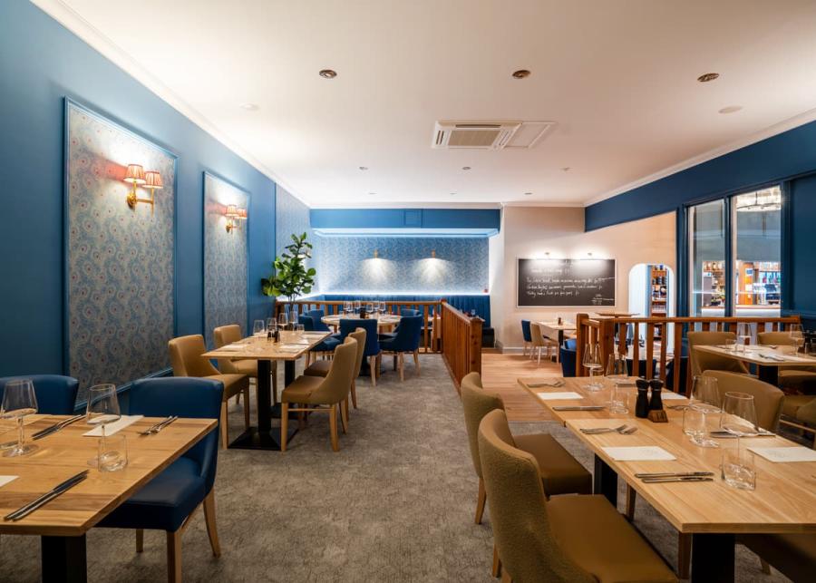 bar and restaurant at penrhos holiday park near ceredigion coast