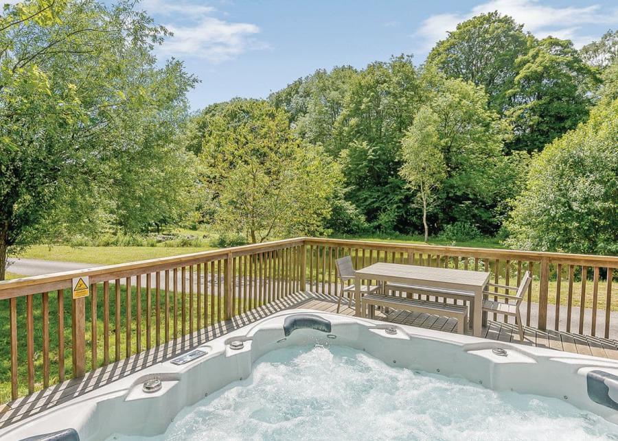 hot tub breaks at penvale lakes lodges in llangollen