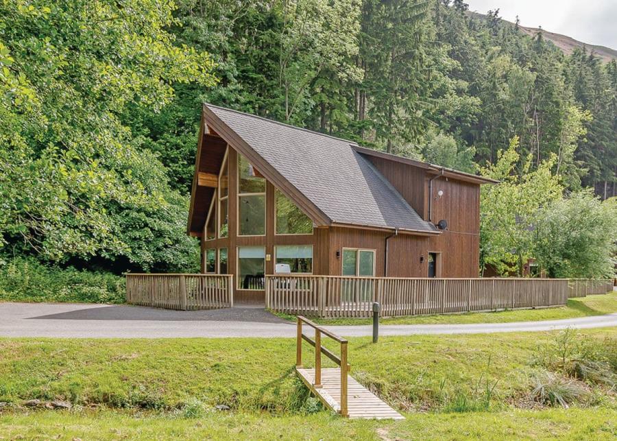 luxury lodge stays at penvale lakes lodges in llangollen