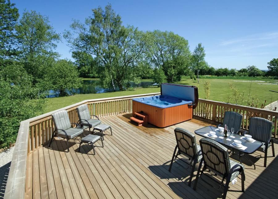 hot tub lodges at pickering lodges in yorkshire