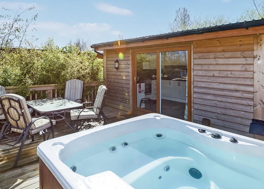 private hot tubs at pickering lodges near pickering
