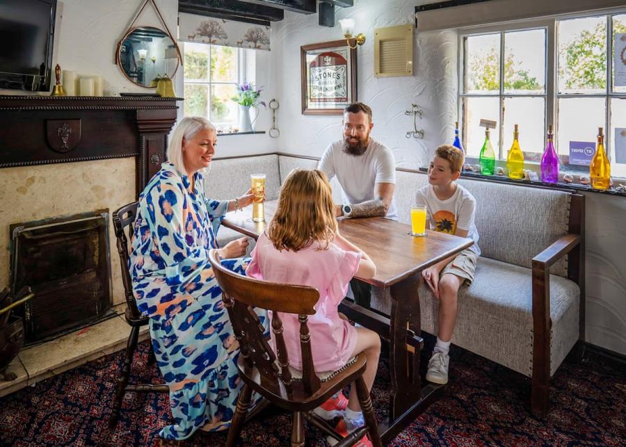 pub at white rose holiday park 