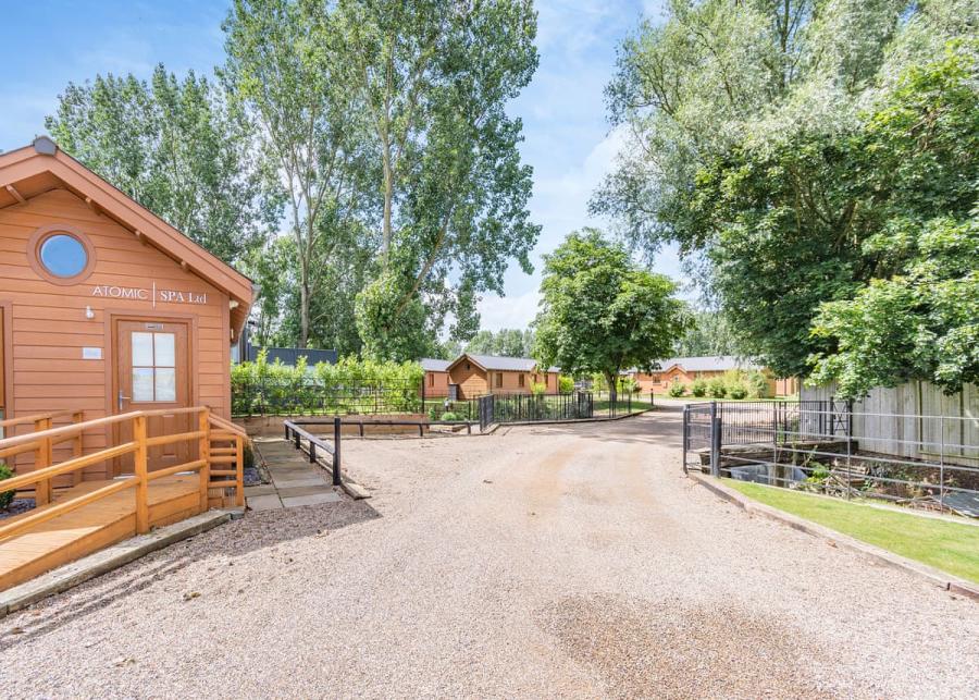 lodge breaks at willow pastures country park near hull