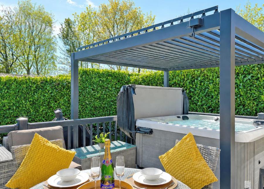 hot tub breaks at willow pastures country park near hull
