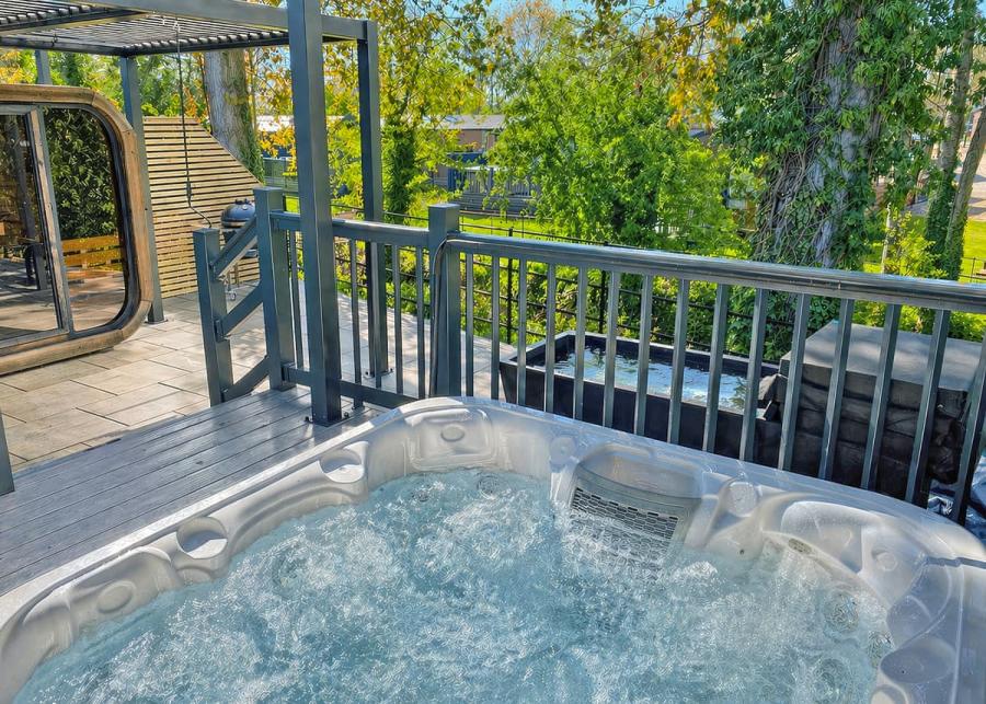 private hot tubs at willow pastures country park 
