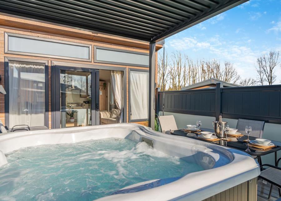 private hot tubs at willow pastures country park 
