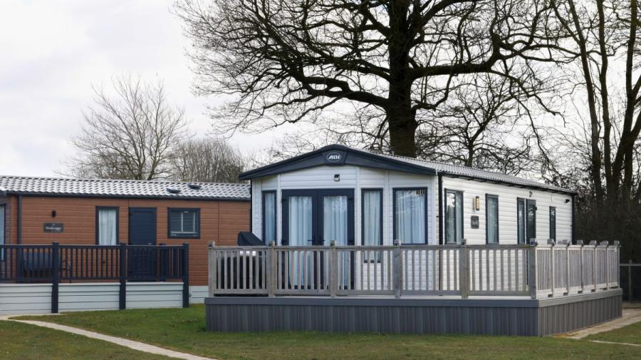 luxury lodges at Cakes and Ale Holiday Park