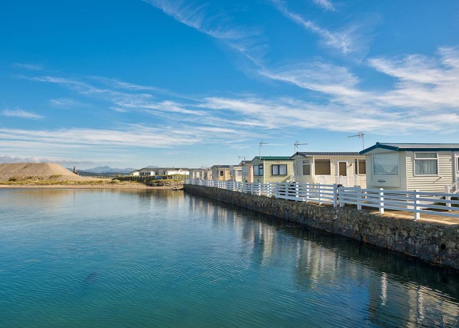 waterside caravans at gimblet rock holiday park in pwllheli