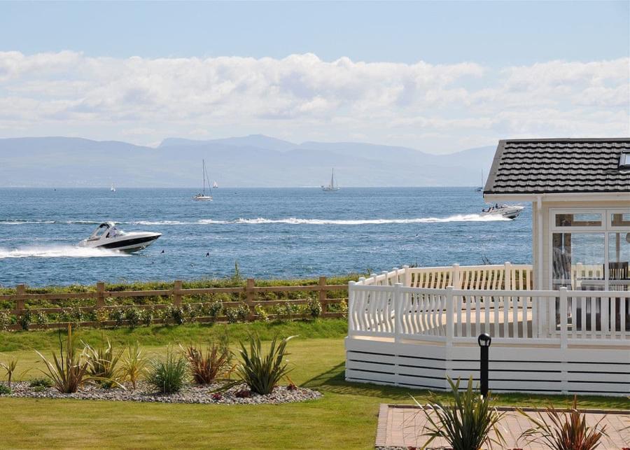 luxury caravan breaks at gimblet rock holiday park in pwllheli