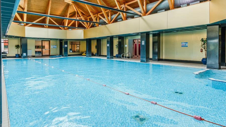 the indoor swimming pool at Piperdam
