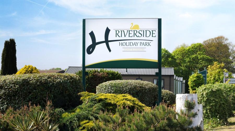 the enterance to Riverside Holiday Park