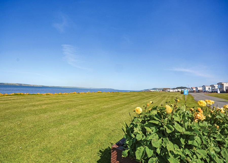 caravan holidays at ryan bay holiday park in stranraer