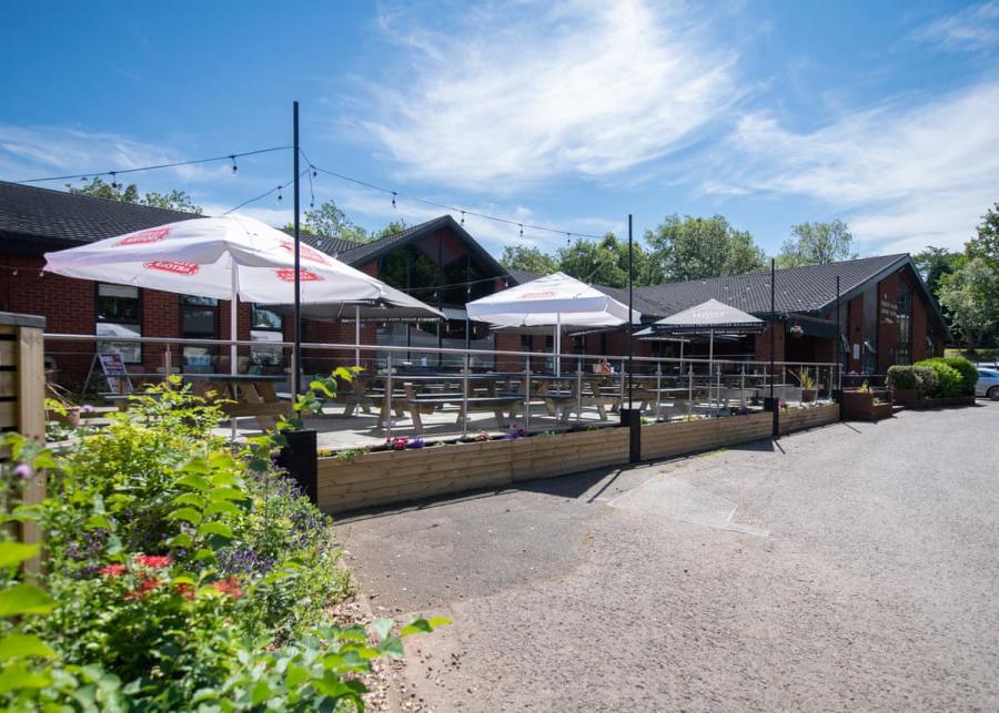 bar and restaurant at thurston manor holiday park in east lothian