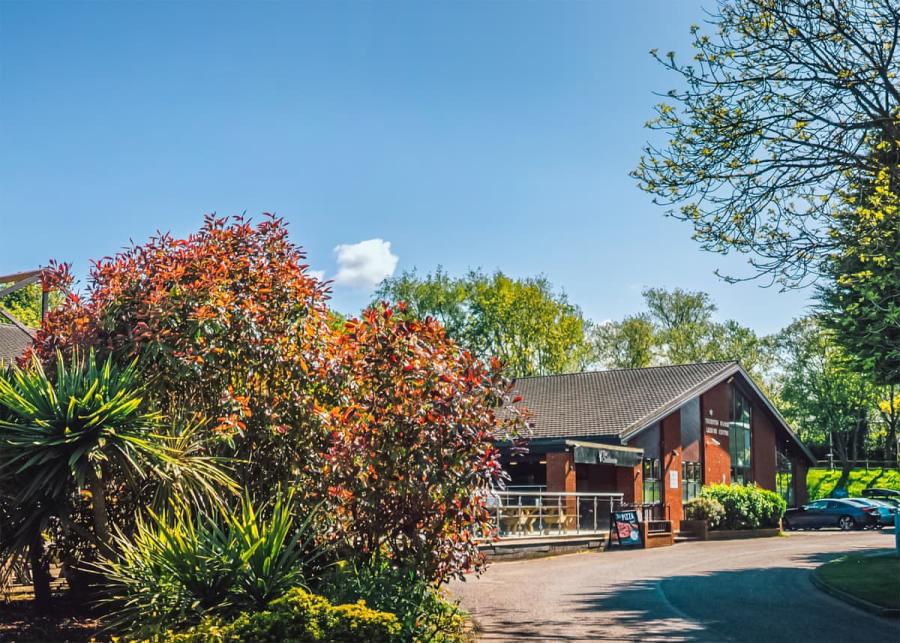 thurston manor holiday park