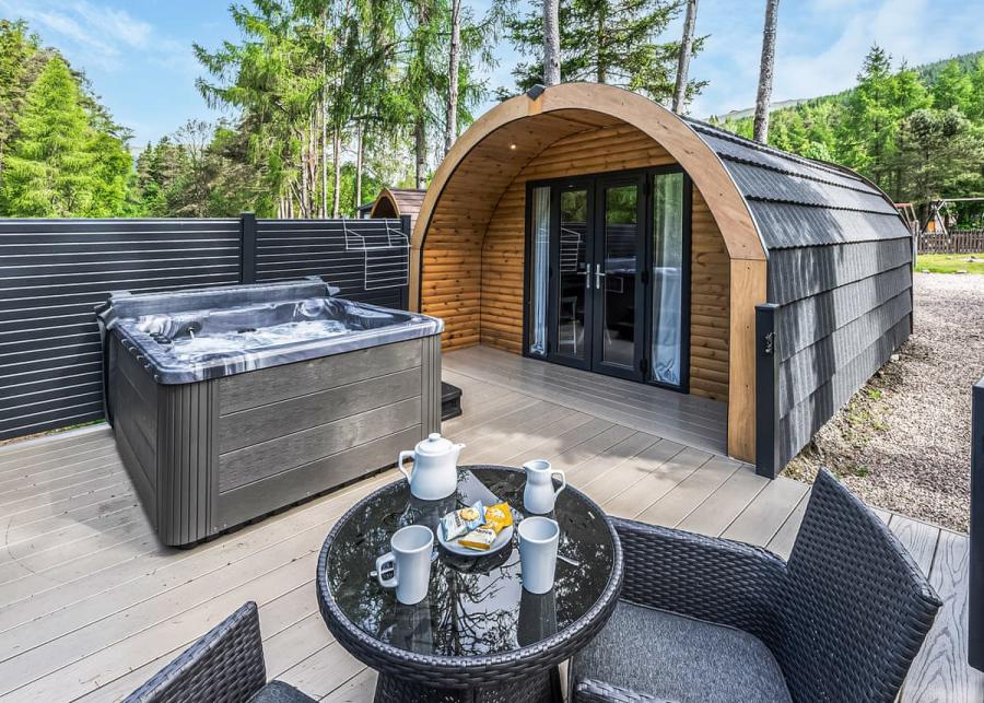 private hot tubs at tyndrum holiday park in tyndrum