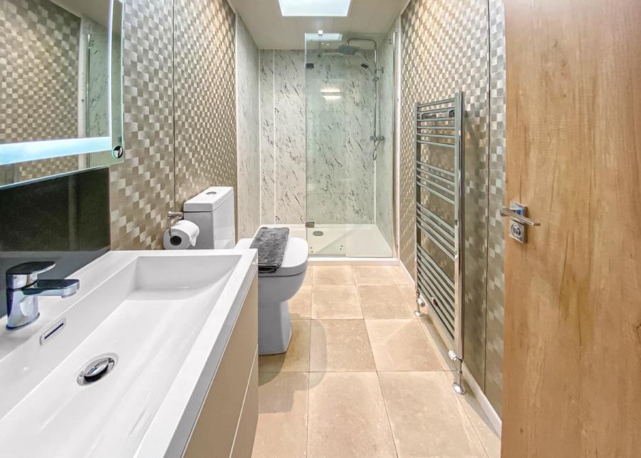 lodge bathroom westlands country park in dumfries and galloway